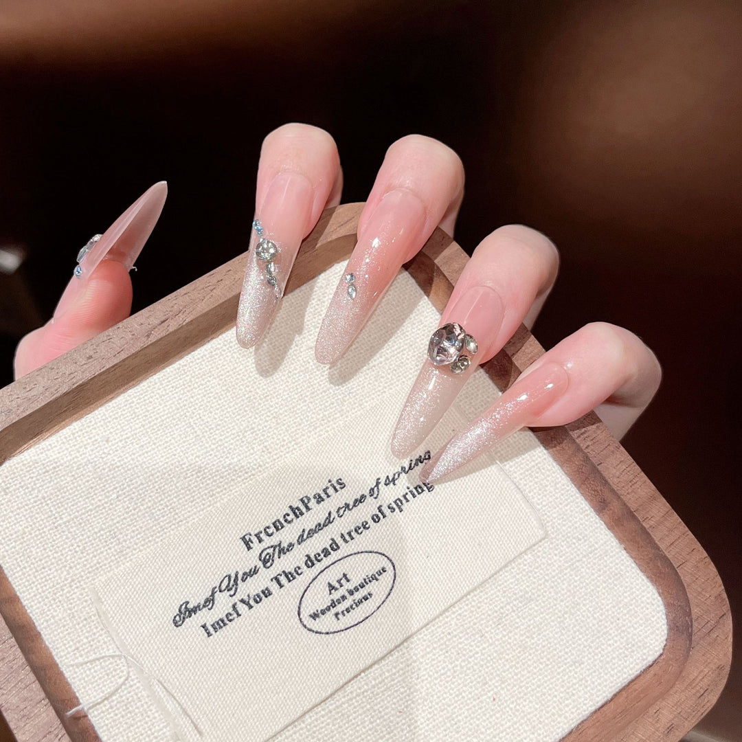 Luxuriöse mit Strass verziehene Stiletto Press-On Nägel Karnz