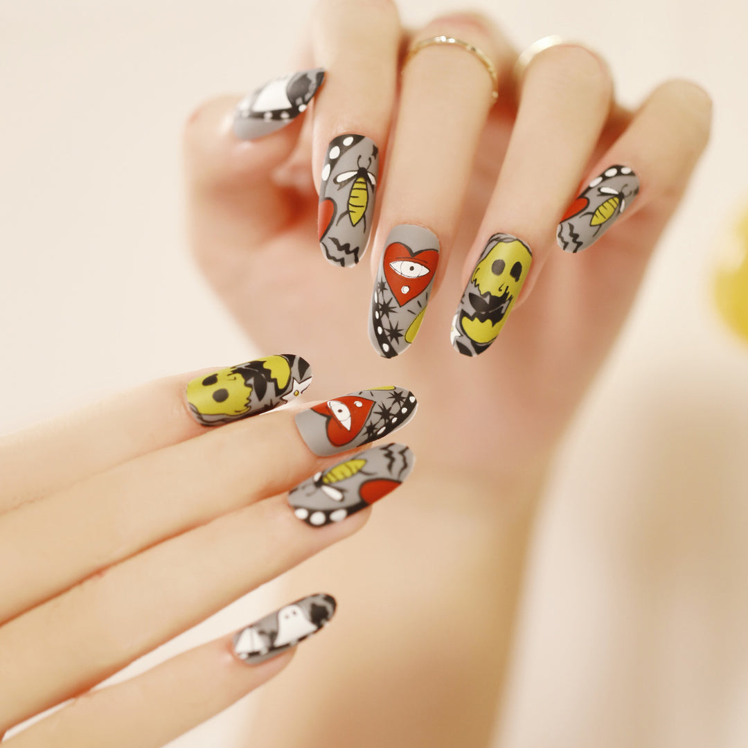 Kreative Halloween-Nagelkunst Karnz