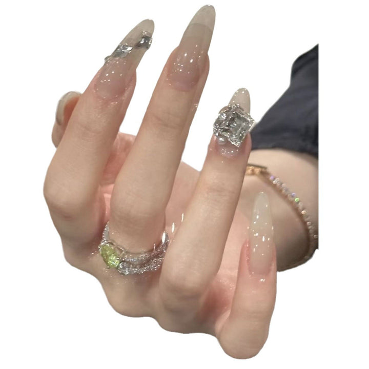 Glamouröse mit Strass verzierten Press-On-Nagelerweiterungen Karnz