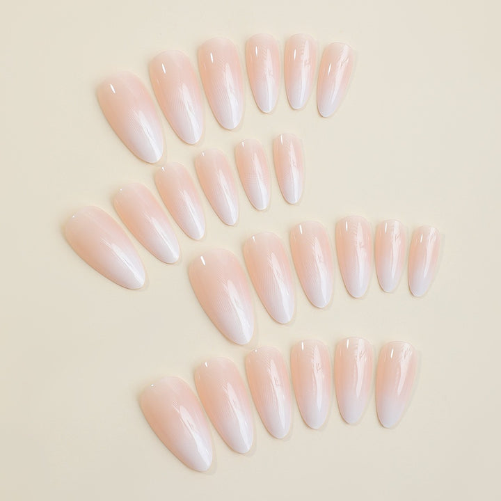 Kunstnagelset mit elegantem Ombre-Effekt Karnz