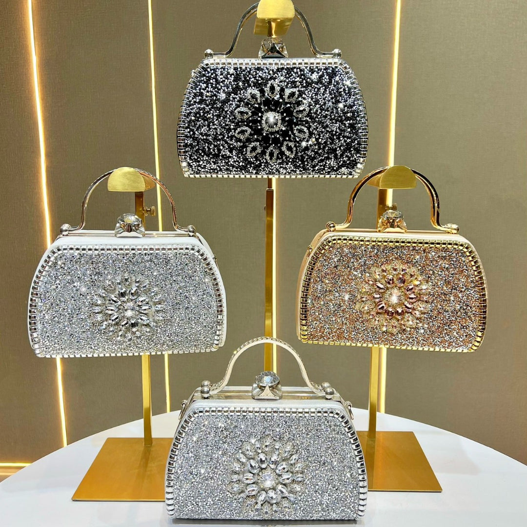 Vintage-inspirierte, mit Kristallen verzierte Handtasche zum Halten