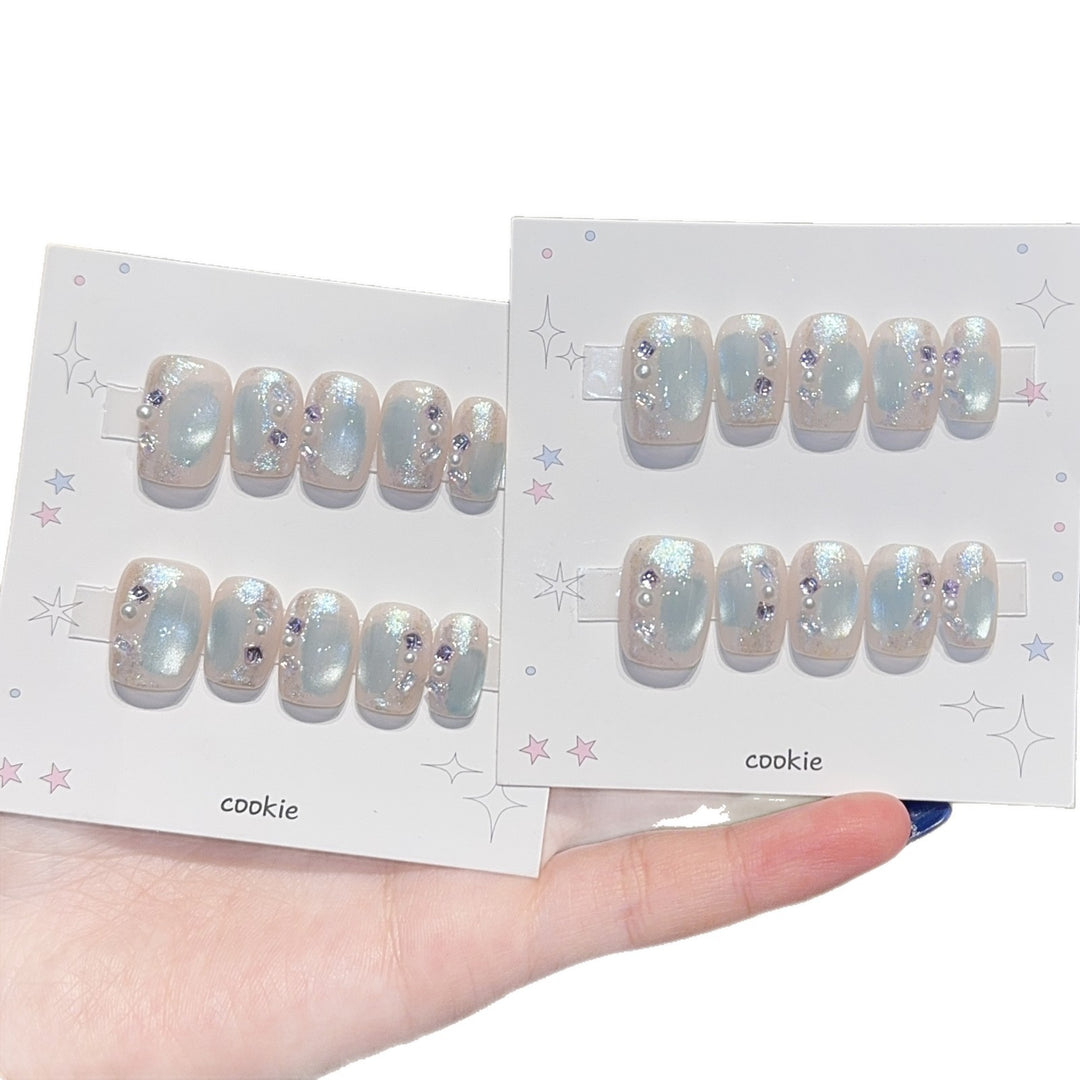 Kunstnägel mit Perlen- und Glitzerschmuck Karnz