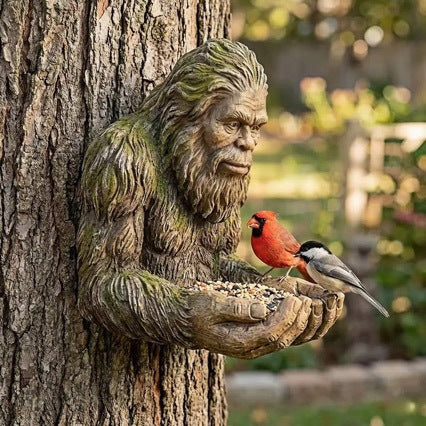 Dekorative Gartenfigur mit Vogelfutterspender Karnz