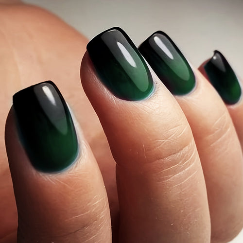 Kunstvoll gestaltete Nagelspitzen Karnz
