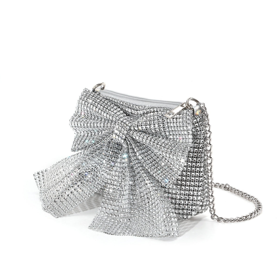 Strassbesetzte Statement-Clutch