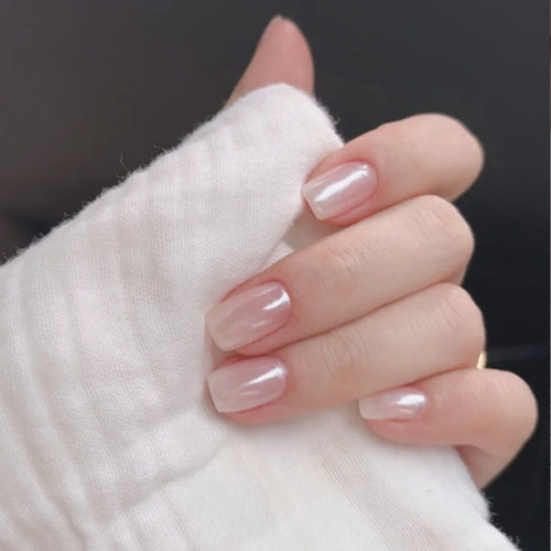 Gel-Nägel Im Eleganten Französischen Stil Karnz