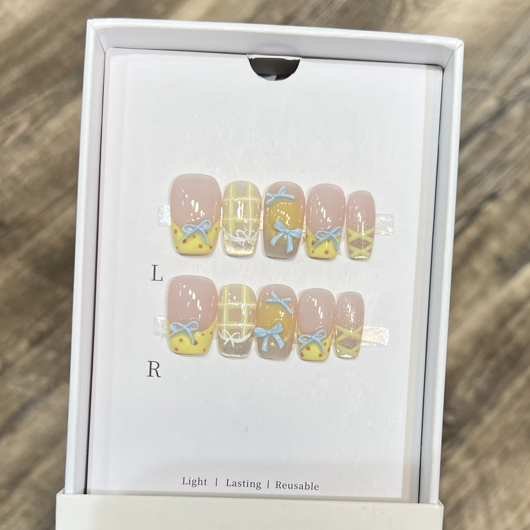 Elegante florale Akzent Press-On Nageltips