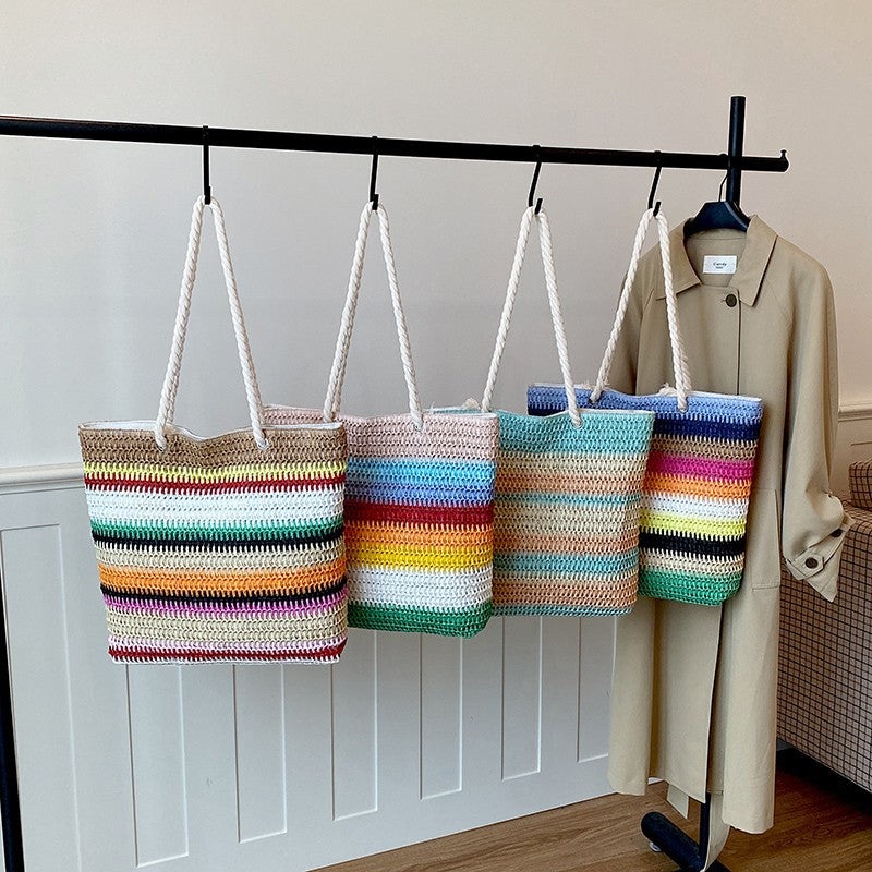 Lässige handgewebte Strohtasche