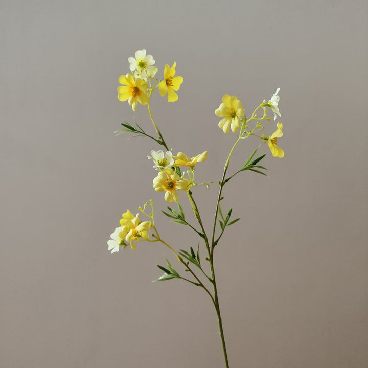 Lebensnahe tropische Blumenstängel
