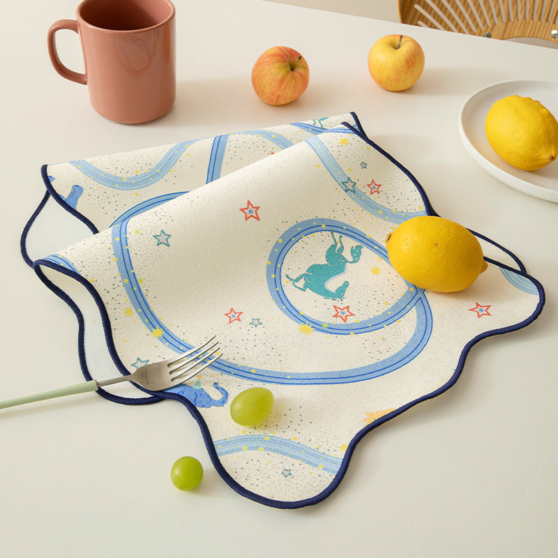 verspieltes Kinder-Tischset aus rutschfestem abwaschbarem Silikon mit Tiermotiven Karnz