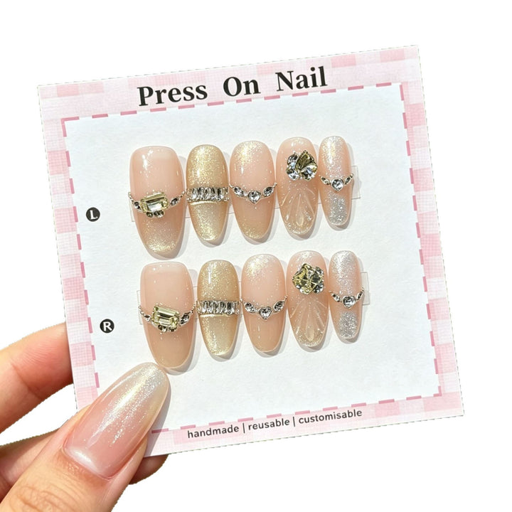 Künstlerisches Press-On-Nagel-Set mit floralen und grafischen Designs
