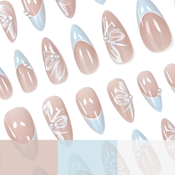 Elegantes florales Design Nagelkunst Karnz