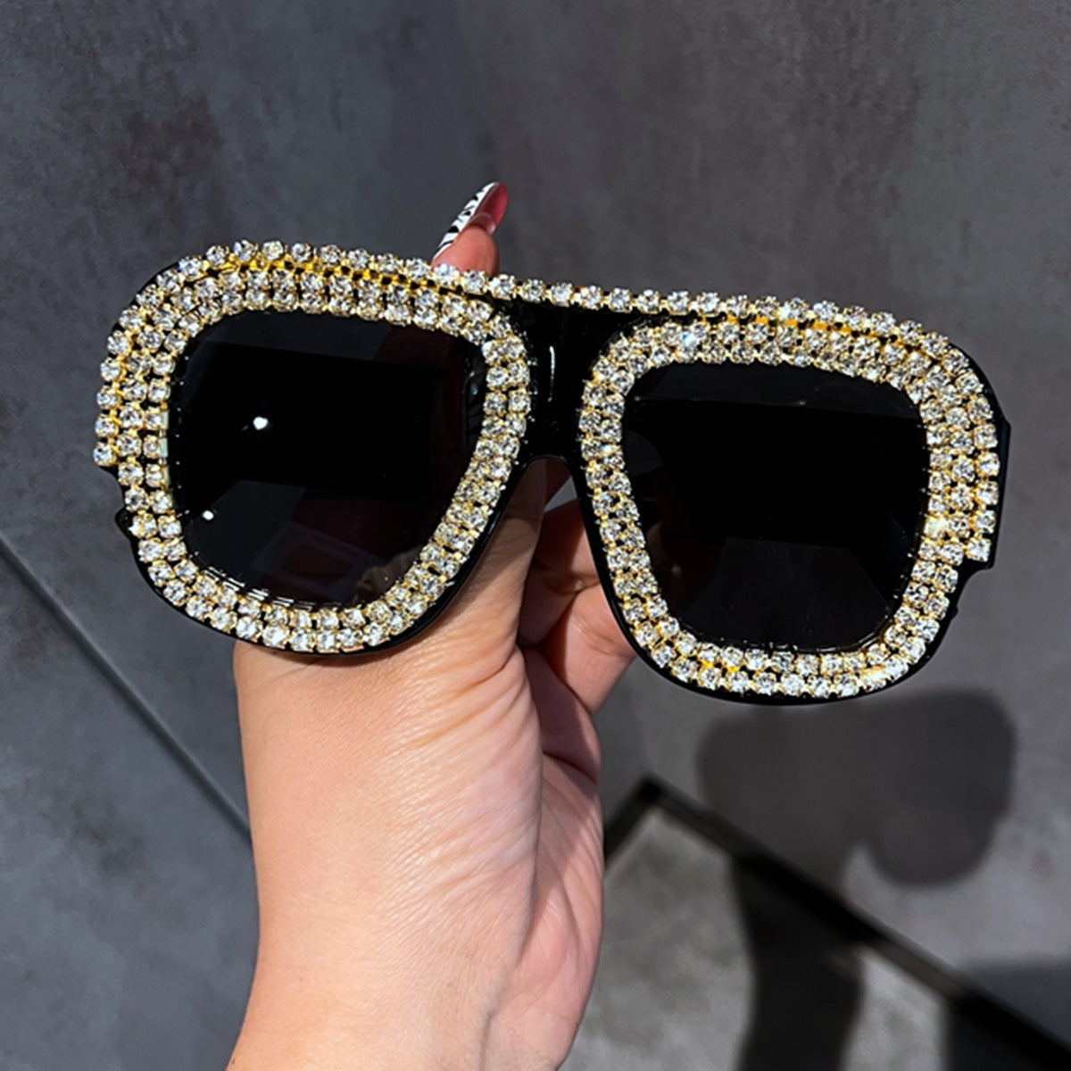 Damen Glamouröse Sonnenbrille mit extravagantem Kristallrahmen Karnz
