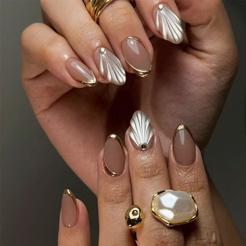 Elegantes Press-On-Nagelset mit metallischen Akzenten Karnz