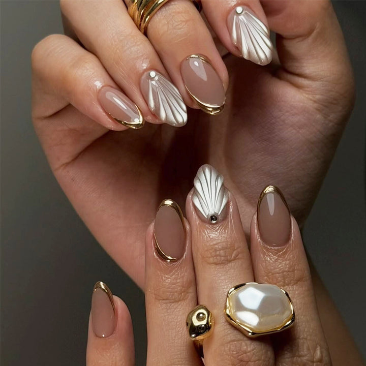 Elegantes Press-On-Nagelset mit metallischen Akzenten Karnz