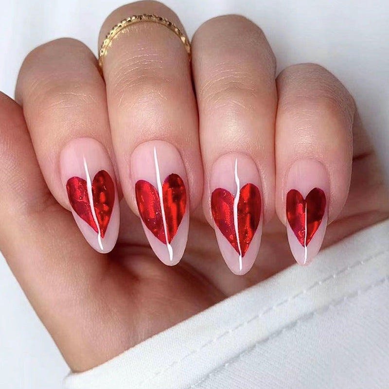 Exquisite Nagelkunst mit Herz-Design Karnz