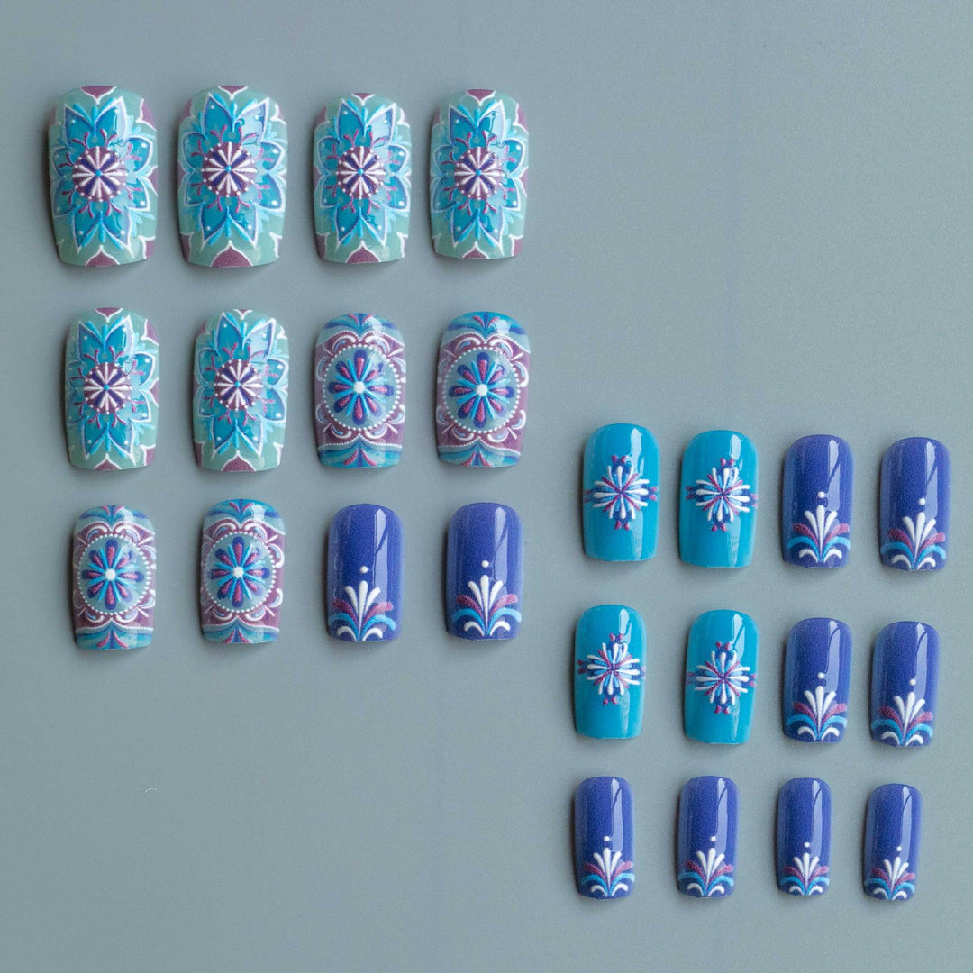 Künstlerisches Blumenmuster Nagelkunst