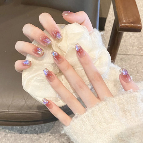 Glamouröse Kunstnägel mit Glitzer-Effekten Karnz