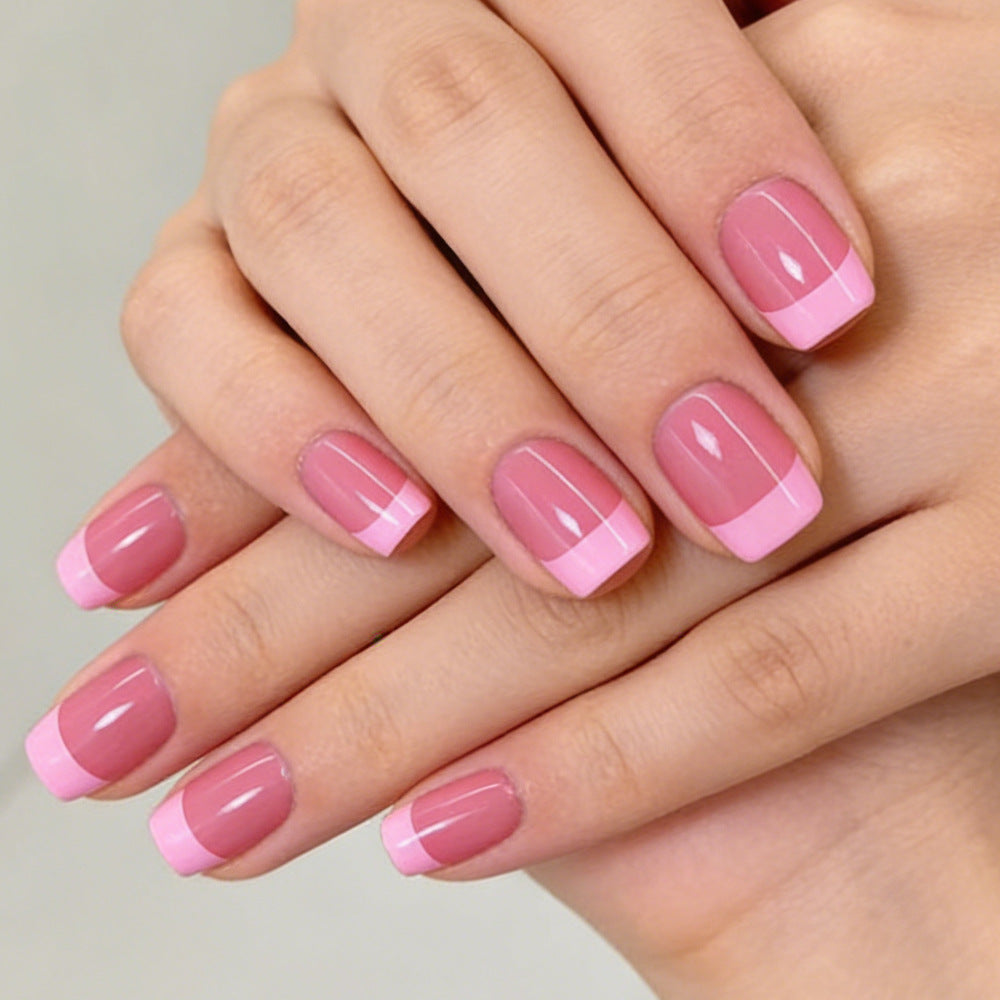Stilvolle French Tip Gel Nägel Karnz