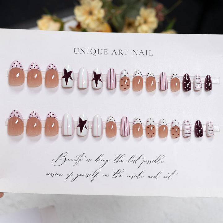 Künstlerisches Press-On-Nagel-Set mit Stern- und abstrakten Designs