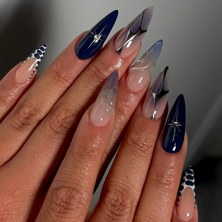 Elegantes Stiletto Press-On Nagelset Karnz