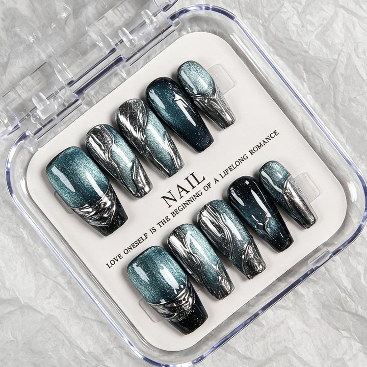 Künstlerische Press-On-Nagelspitzen mit Verlauf-Design