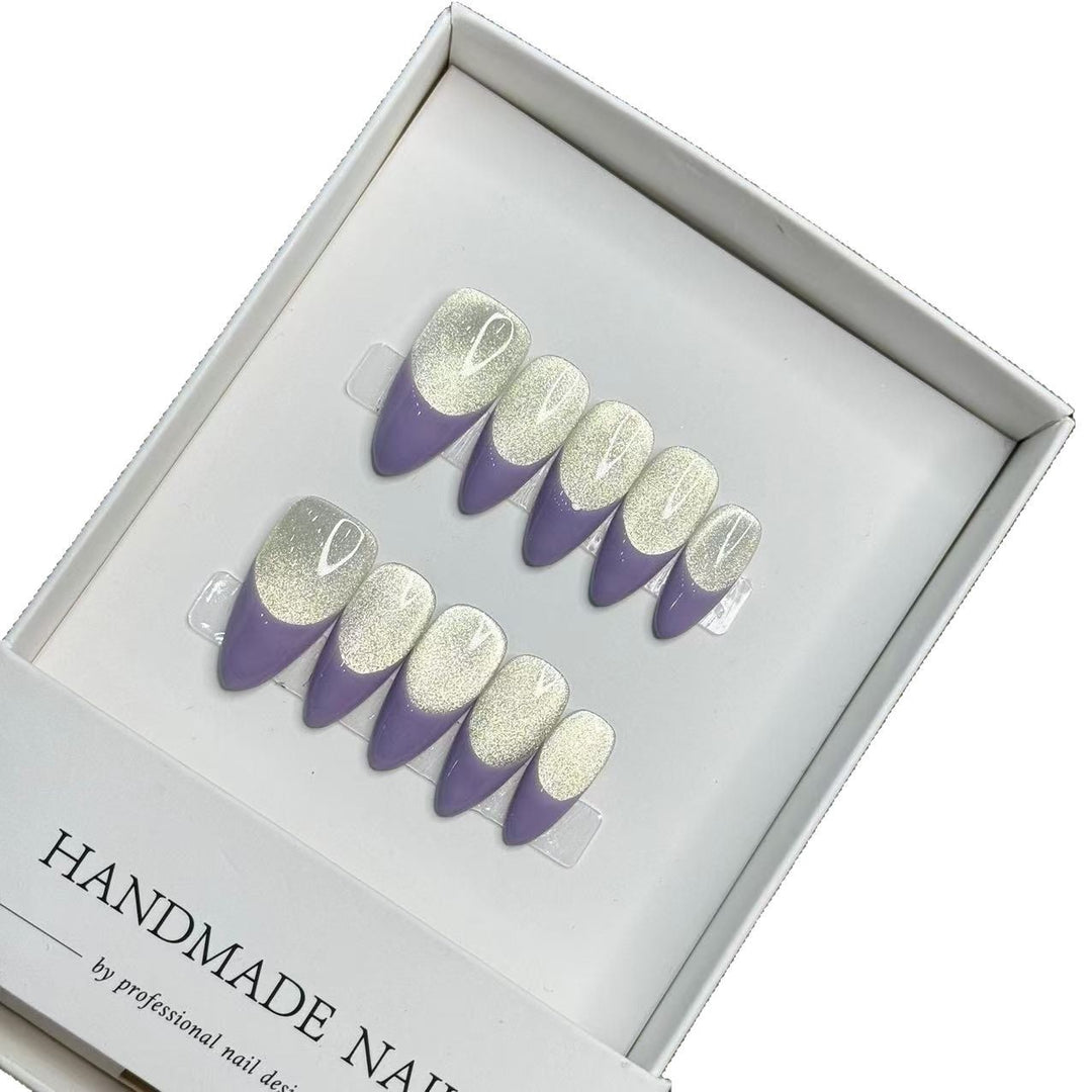 Dekoratives Press-On Nagelkunst-Set mit eleganten Glitzerakzenten