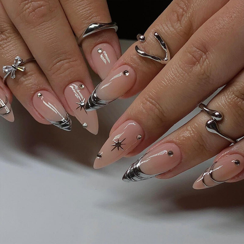 Dekoratives Stiletto Press-On Nagelkunst Set Karnz
