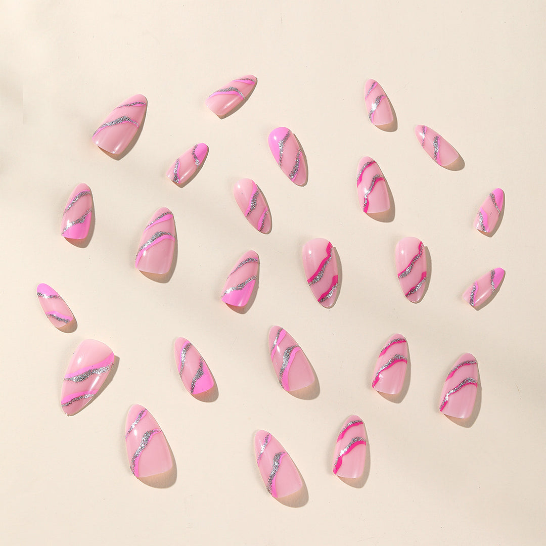 Stylische Glitzer-Stiletto-Nagelkunst Karnz