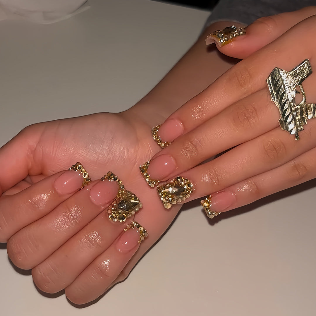 Glamouröse mit Strass verzierte Nagelerweiterungen Karnz