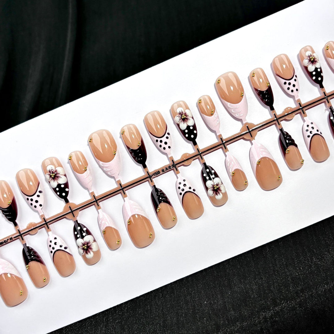 Elegante Polka Dot und Spitzen Press-On Nagel Set