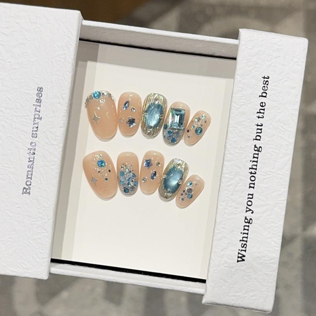 Glamouröse Kunstnagelspitzen mit Geschmücktem Design Karnz