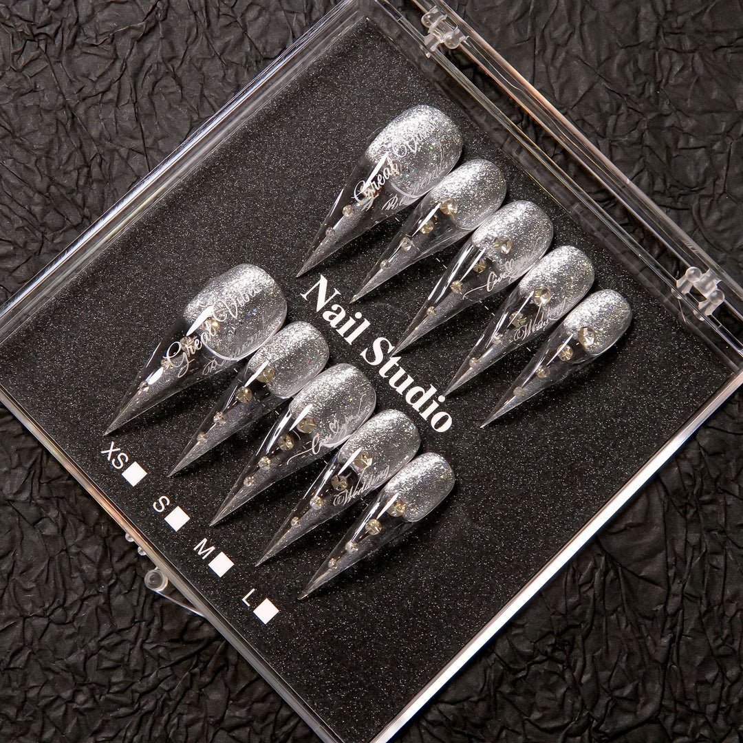Glamouröse Stiletto Press-On Nagel Set mit Edelsteinakzenten  1791254959