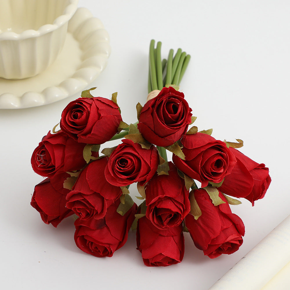Künstlicher Rosenstrauß mit feinen Details Karnz