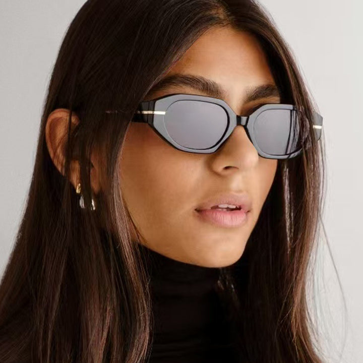 Damen stilvolle geometrische Sonnenbrille mit verspiegelten Gläsern und einzigartigem Rahmen Karnz