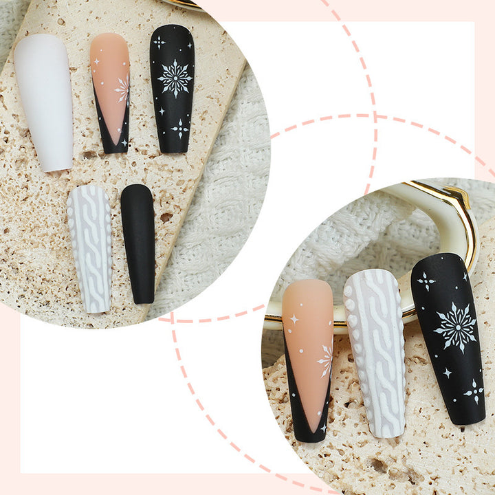 Kunstnagelset mit stilvollem geometrischem Design Karnz