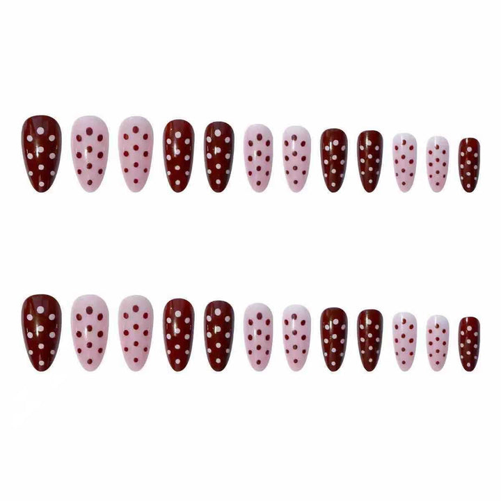 Kunstnagelset mit verspieltem Punkte-Design und eleganten Akzenten Karnz