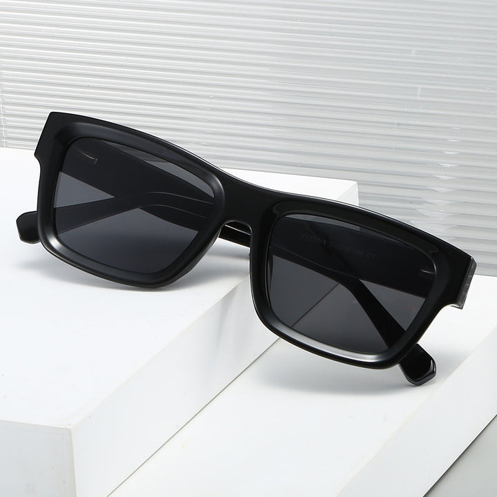 Damen Sonnenbrille im urbanen, kantigen Design mit metallischen Akzenten Karnz