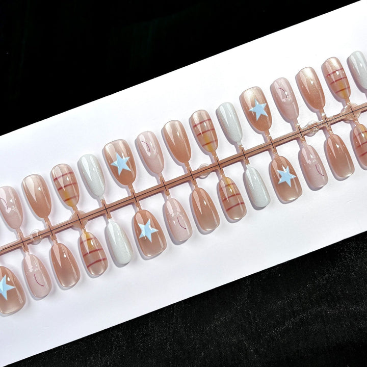 Stylische Press-On Nagelkunst Kollektion