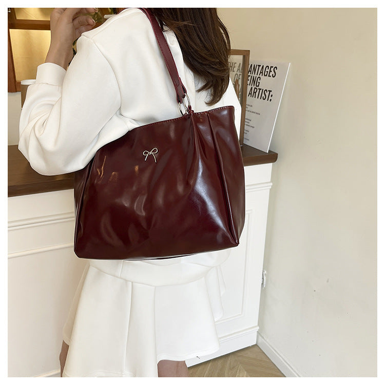 Elegante Glänzende Hobo-Handtasche Karnz