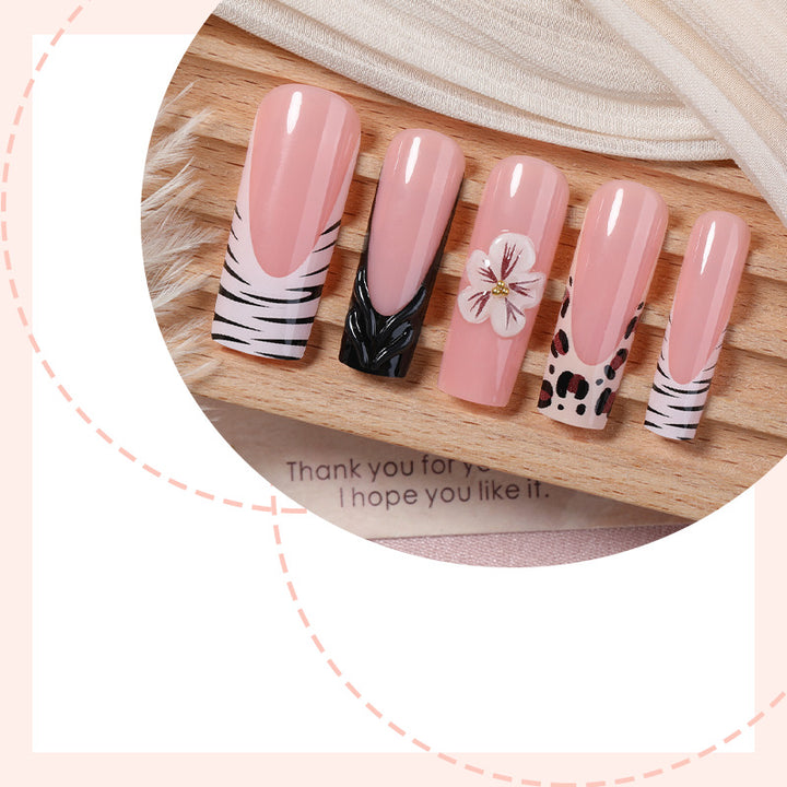 Künstlerisches Nagelkunst Press-On Set mit Blumen- und Tiermustern Karnz