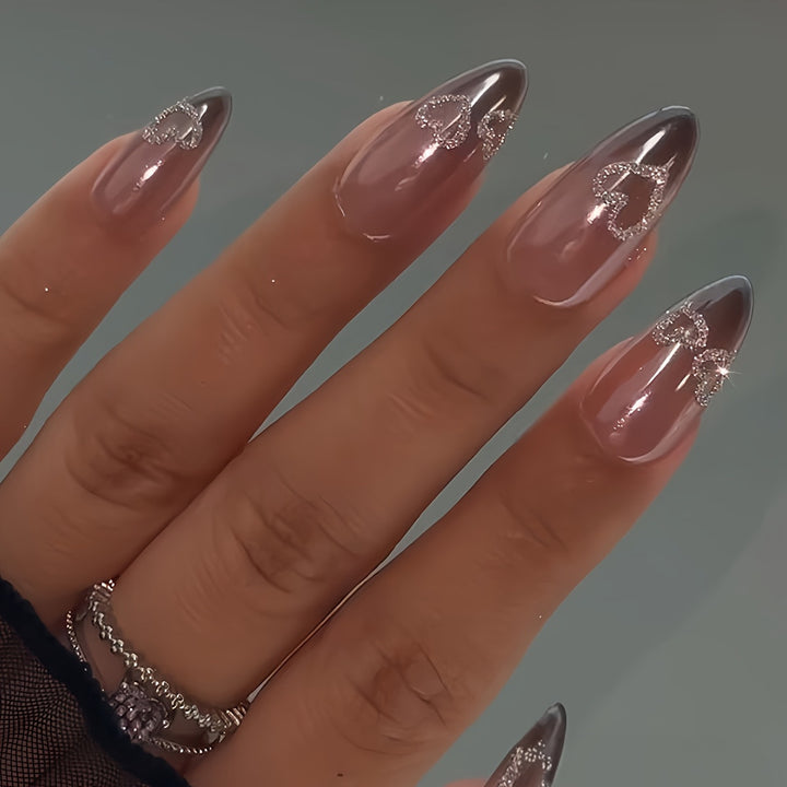Dekorative Nagelkunst Karnz