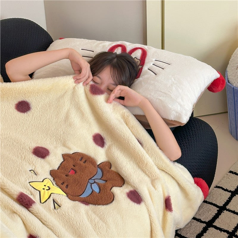 Extraweiche Mikrofleece-Wohndecke mit gesticktem Teddybär und Punkte-Motiv