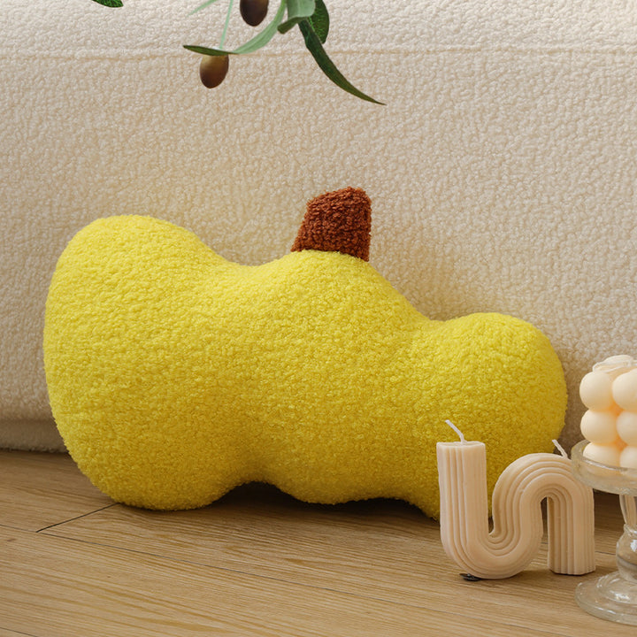 Nierenförmiges Dekokissen aus Bouclé‑Teddy mit weicher Polyesterfüllung Karnz
