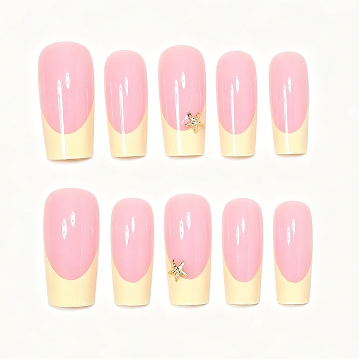 Elegante Stiletto French Tip Nagelkunst Karnz