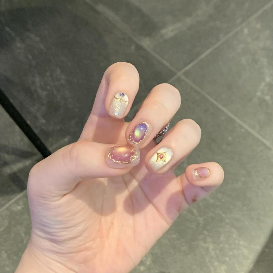 Elegante Kunstnagelset mit Glamourösen Strass- und Glitzerdetails Karnz