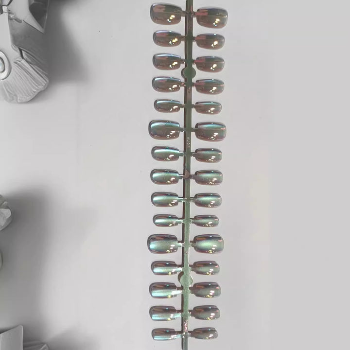 Iridescent Press-On Nail Art Set Karnz