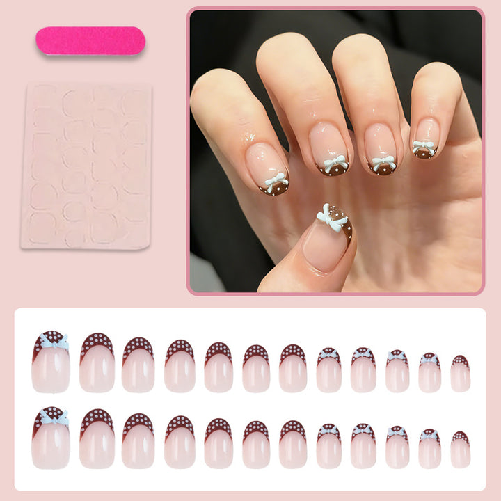Kunstnagelset mit verspielten Schleifen und eleganten Punkten Karnz