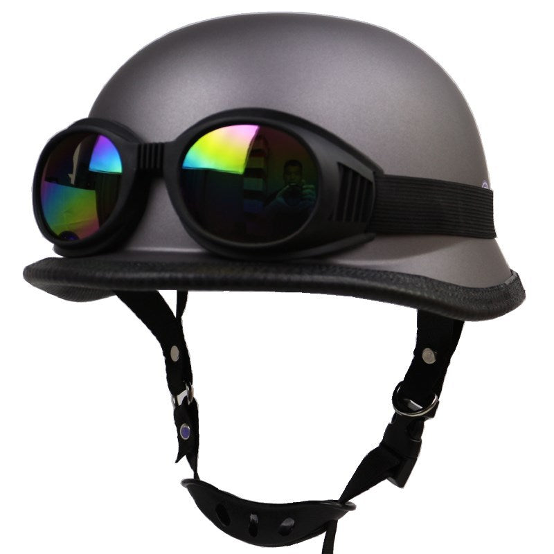 Vintage-Motorradhelm mit schützenden Goggles Karnz