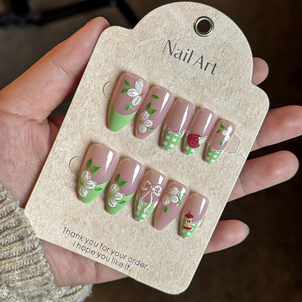 Künstlerische Blumen Press-On Nagelkunst Kollektion Karnz